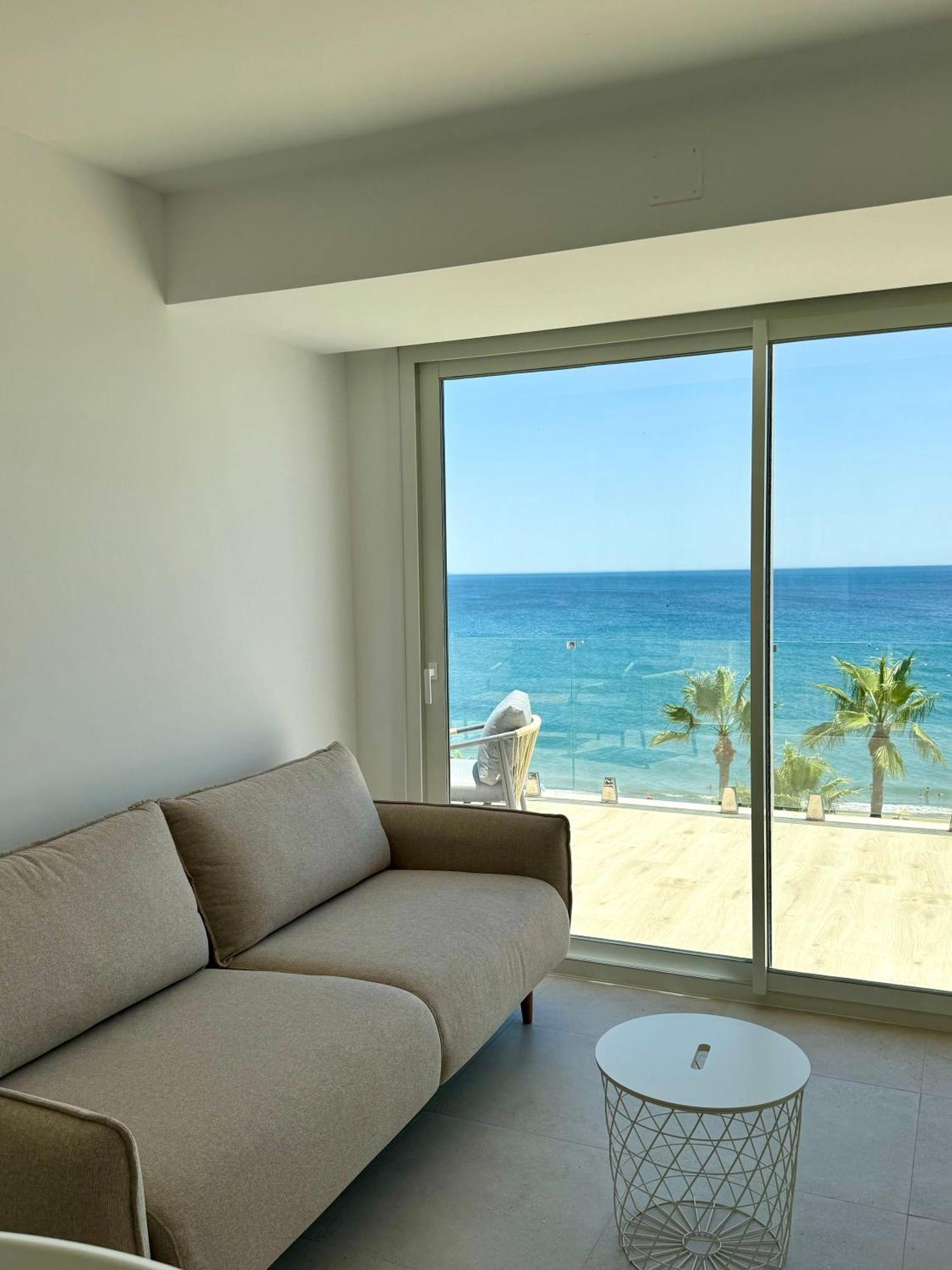 Sunnypalms - Beachfront Penthouse With Stunning Sea View Estepona Exterior foto