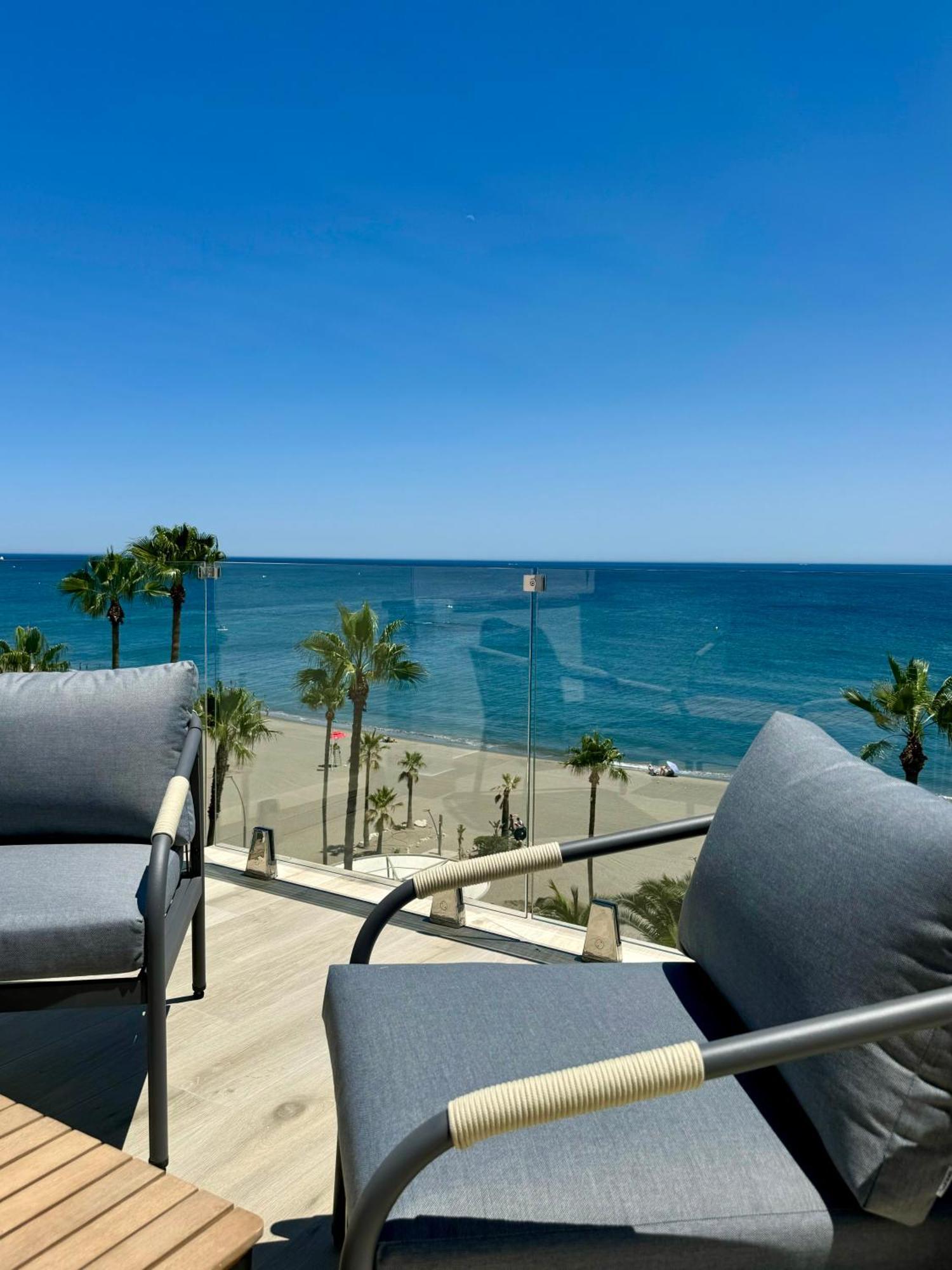 Sunnypalms - Beachfront Penthouse With Stunning Sea View Estepona Exterior foto