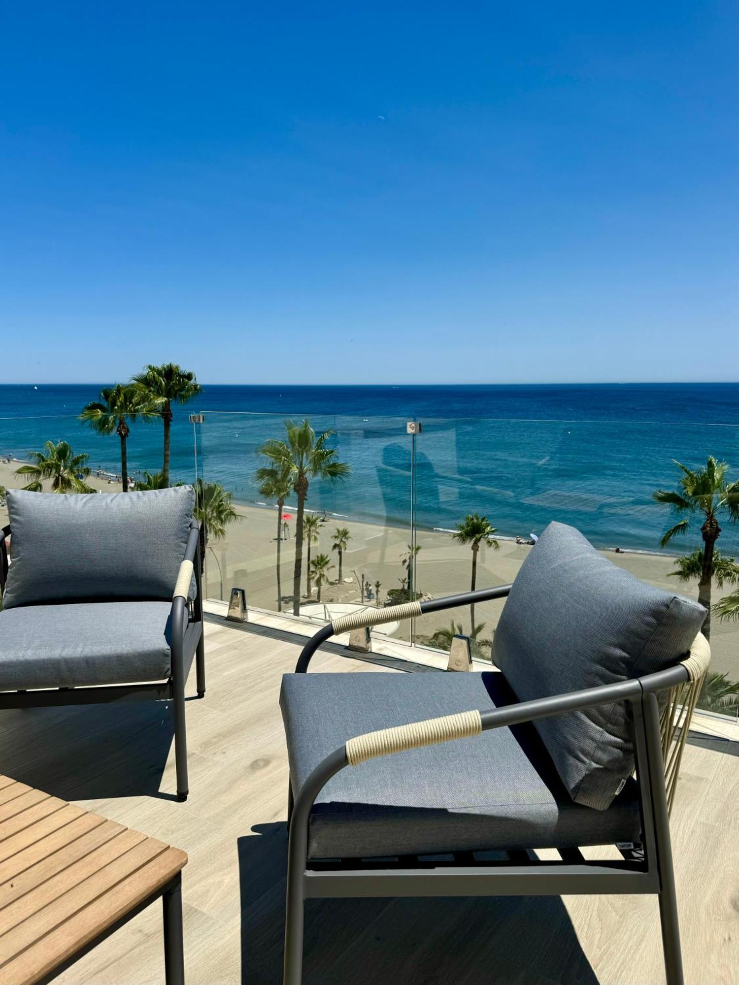 Sunnypalms - Beachfront Penthouse With Stunning Sea View Estepona Exterior foto