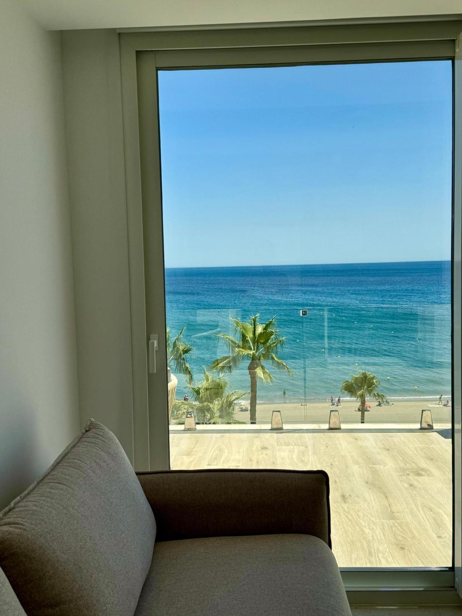 Sunnypalms - Beachfront Penthouse With Stunning Sea View Estepona Exterior foto